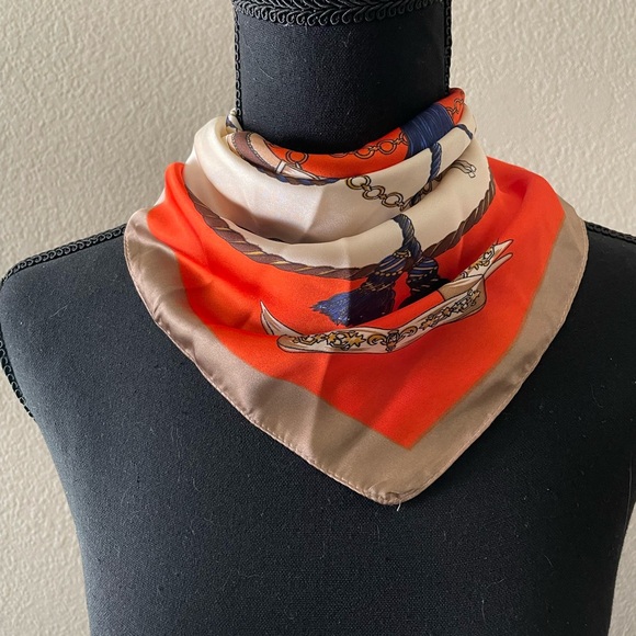 Beautiful scarf - Picture 3 of 5